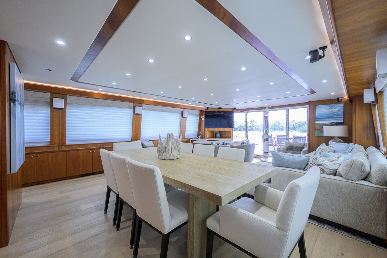 2013 Hatteras 80 Motor Yacht