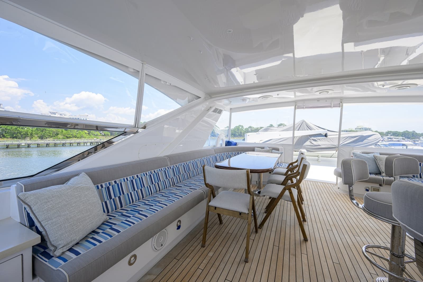 2013 Hatteras 80 Motor Yacht
