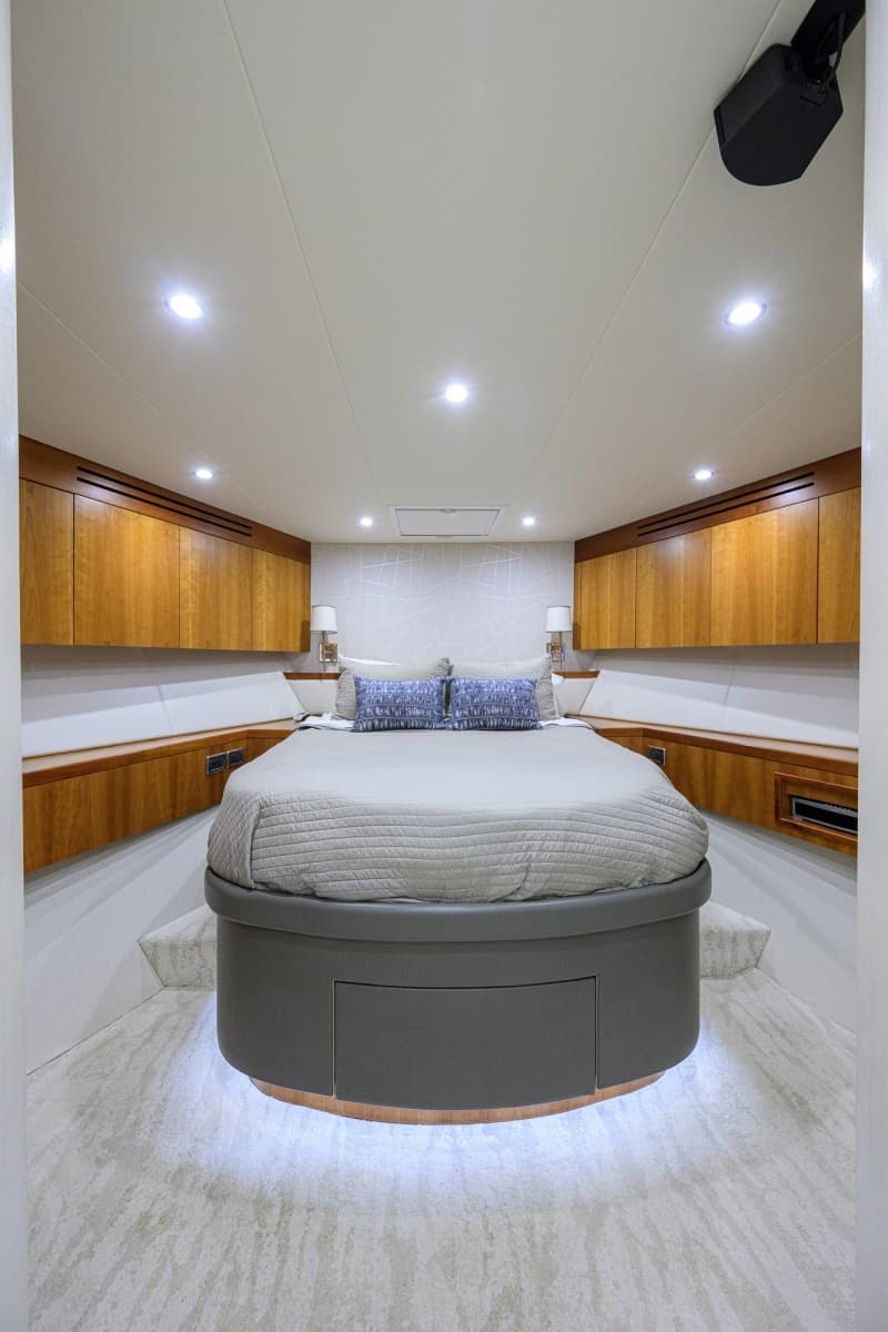 2013 Hatteras 80 Motor Yacht