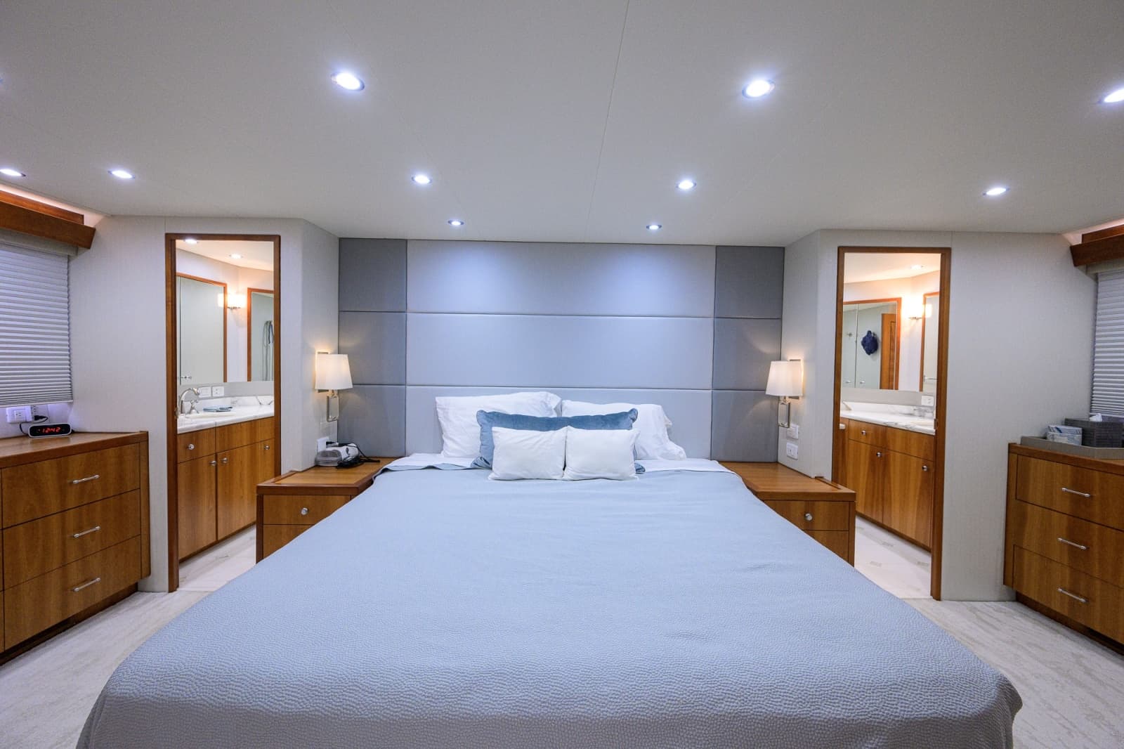 2013 Hatteras 80 Motor Yacht