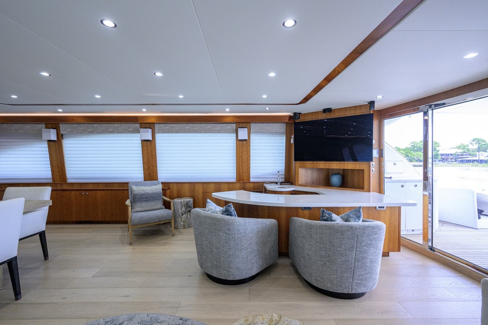 2013 Hatteras 80 Motor Yacht