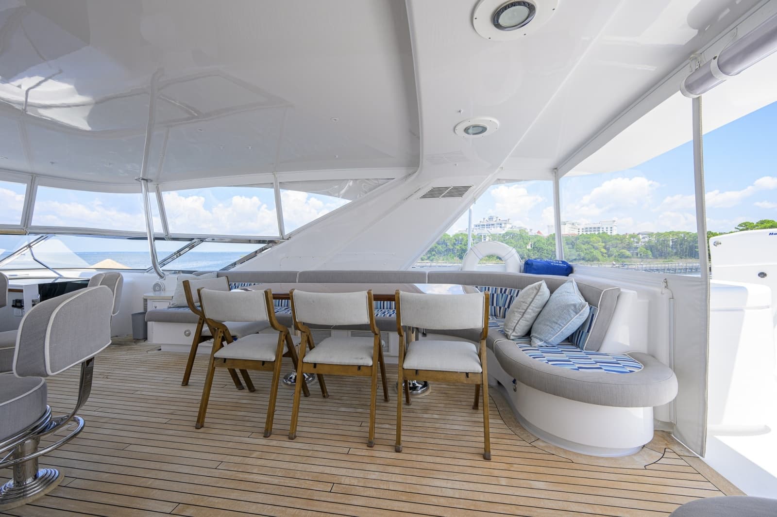 2013 Hatteras 80 Motor Yacht