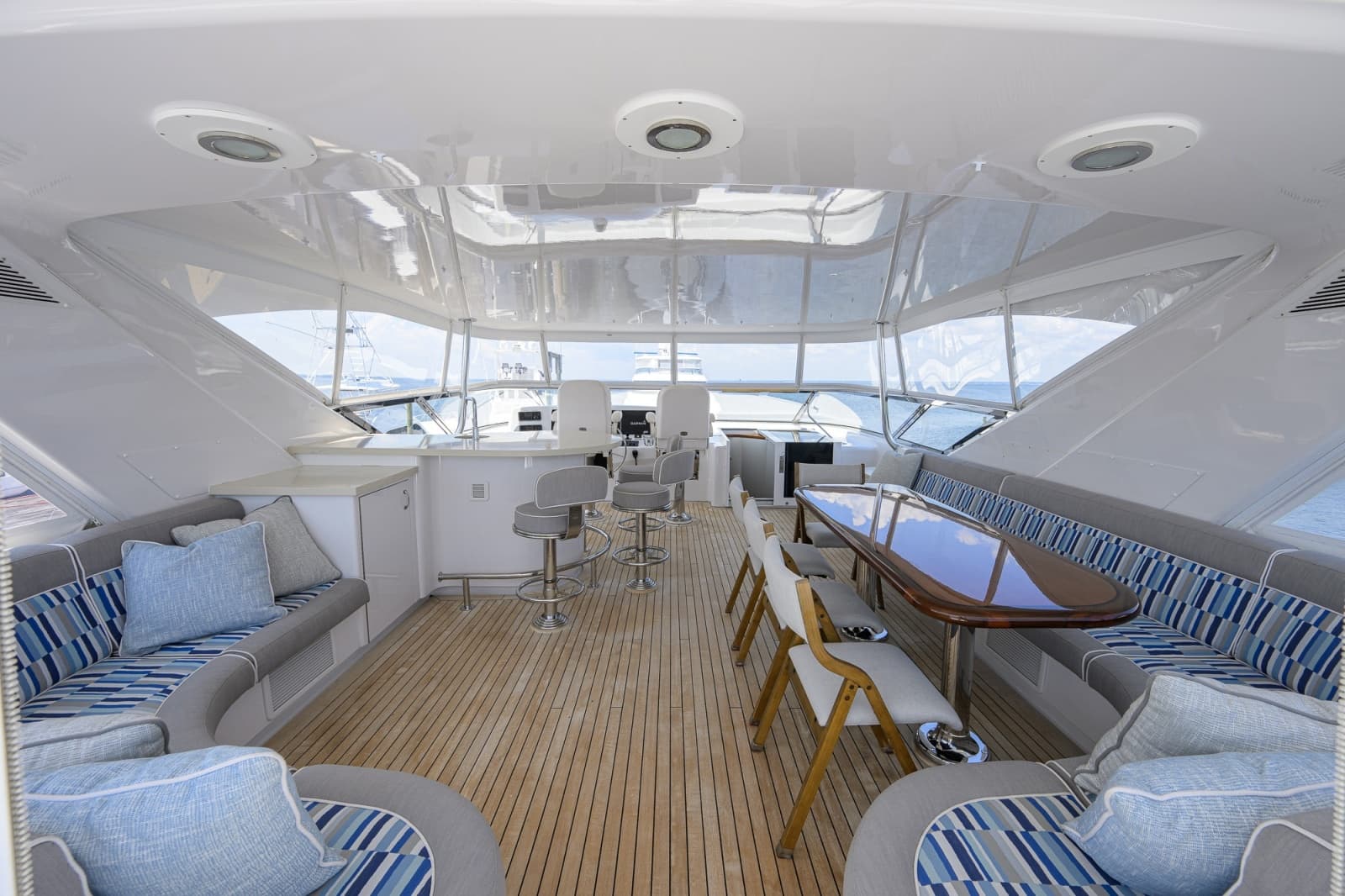 2013 Hatteras 80 Motor Yacht
