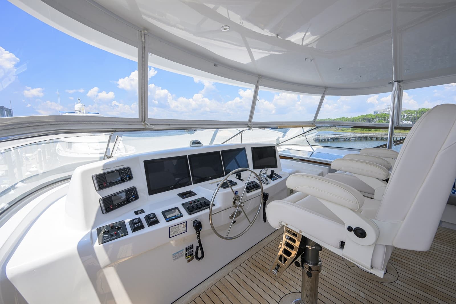 2013 Hatteras 80 Motor Yacht