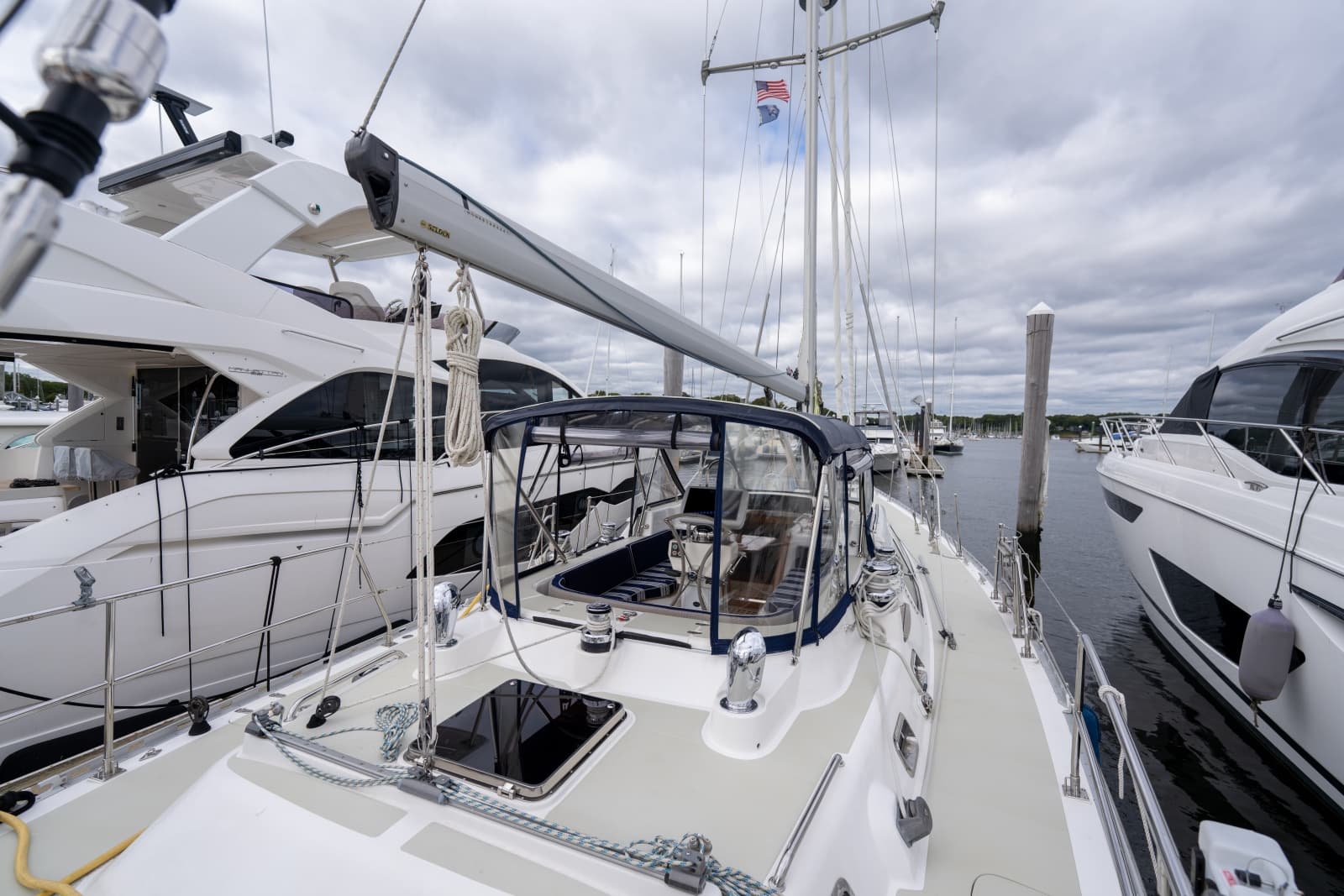 2004 Hylas 54 Center Cockpit