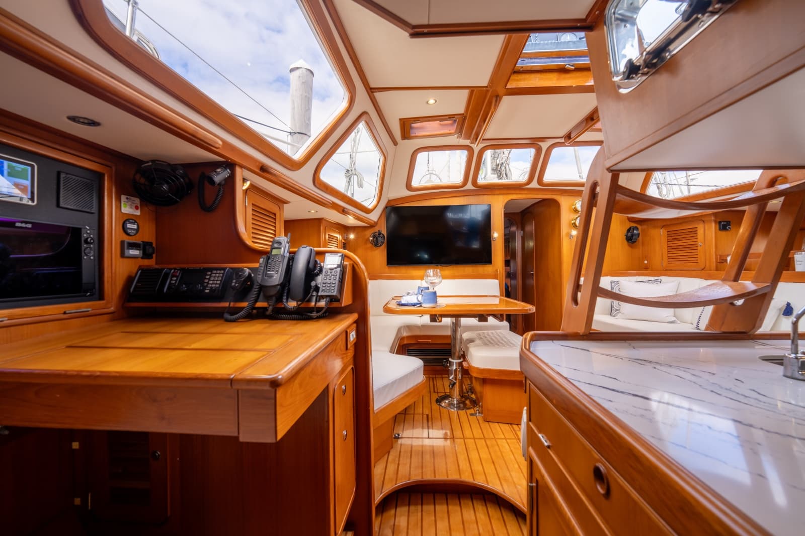 2004 Hylas 54 Center Cockpit