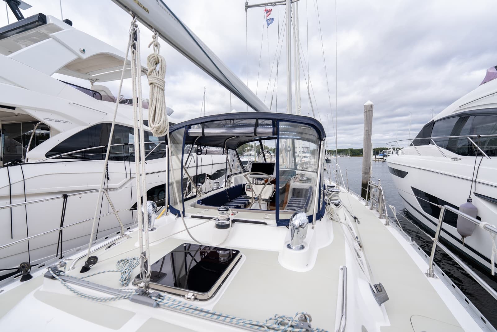 2004 Hylas 54 Center Cockpit