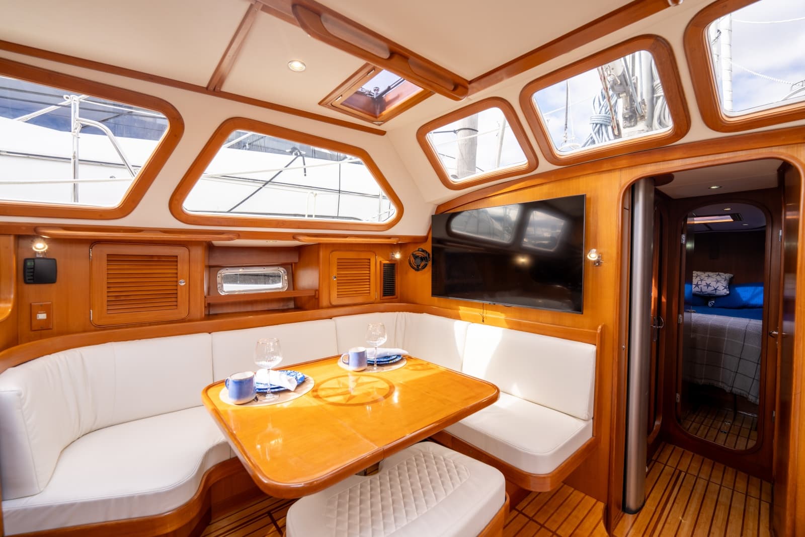2004 Hylas 54 Center Cockpit