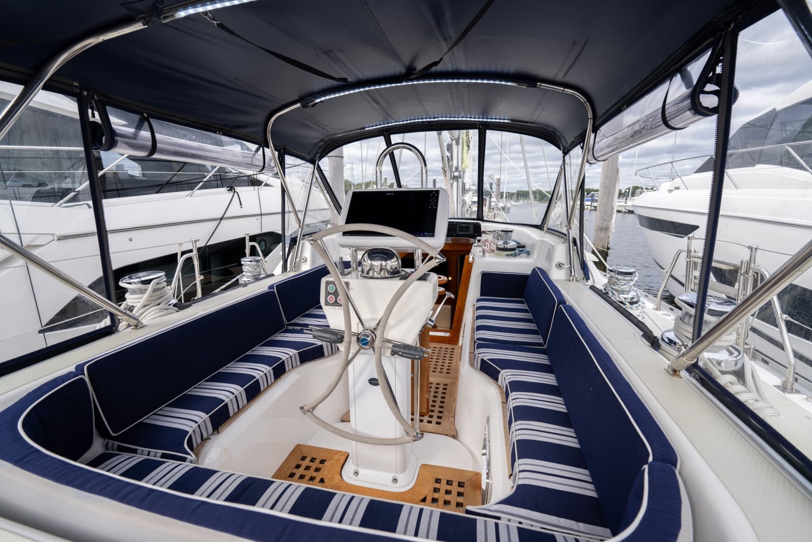 2004 Hylas 54 Center Cockpit