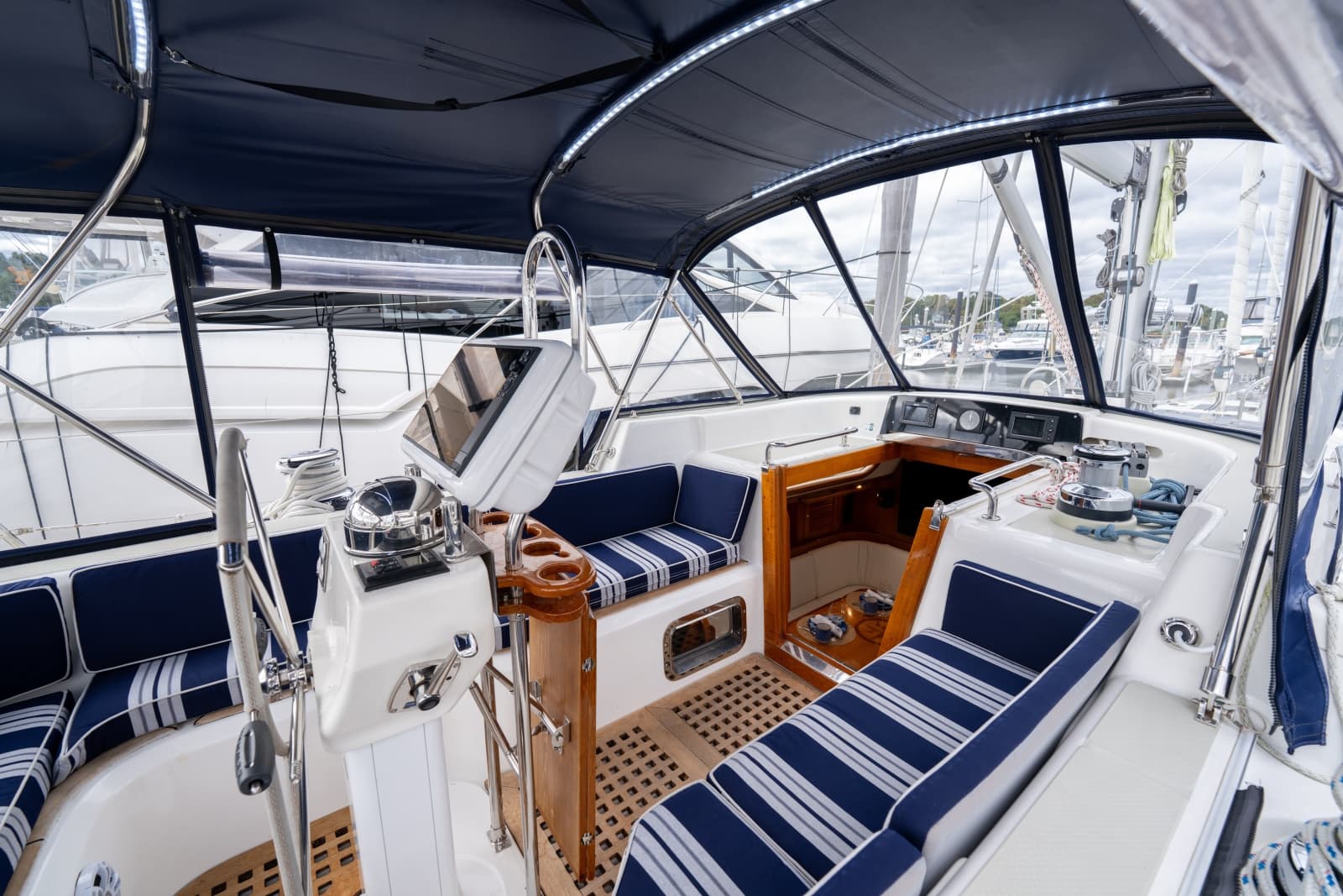 2004 Hylas 54 Center Cockpit