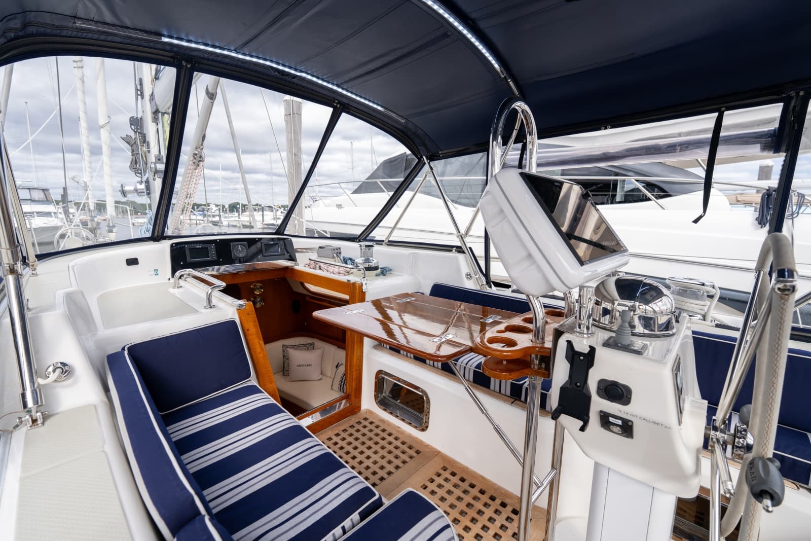 2004 Hylas 54 Center Cockpit