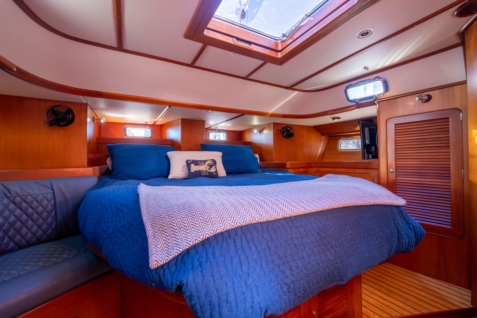 2004 Hylas 54 Center Cockpit