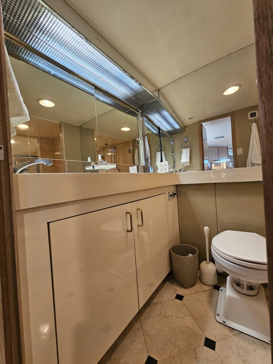 1991 Hatteras 70 Cockpit Motor Yacht