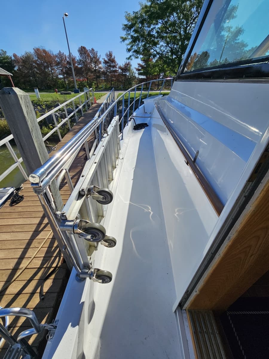 1991 Hatteras 70 Cockpit Motor Yacht