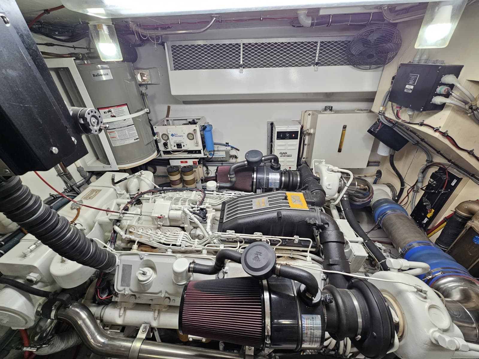 1991 Hatteras 70 Cockpit Motor Yacht
