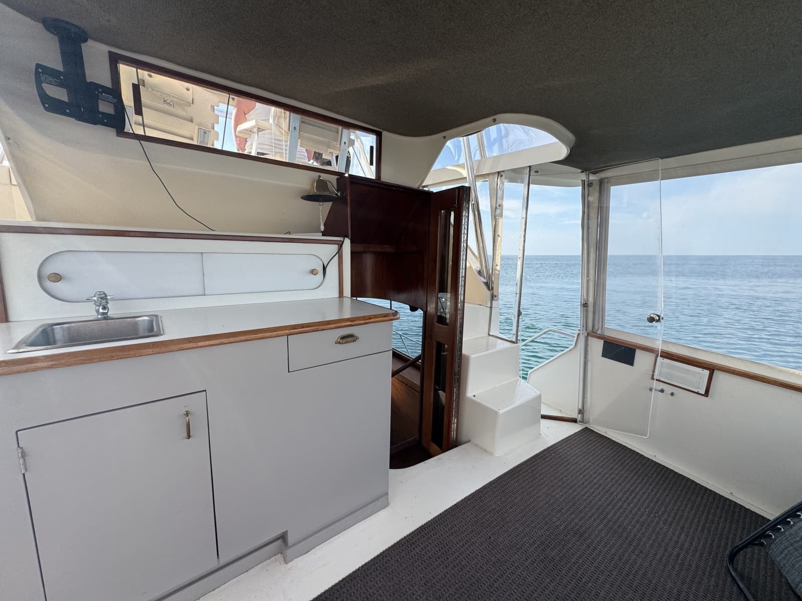 1985 Ocean Yachts 46 Sunliner