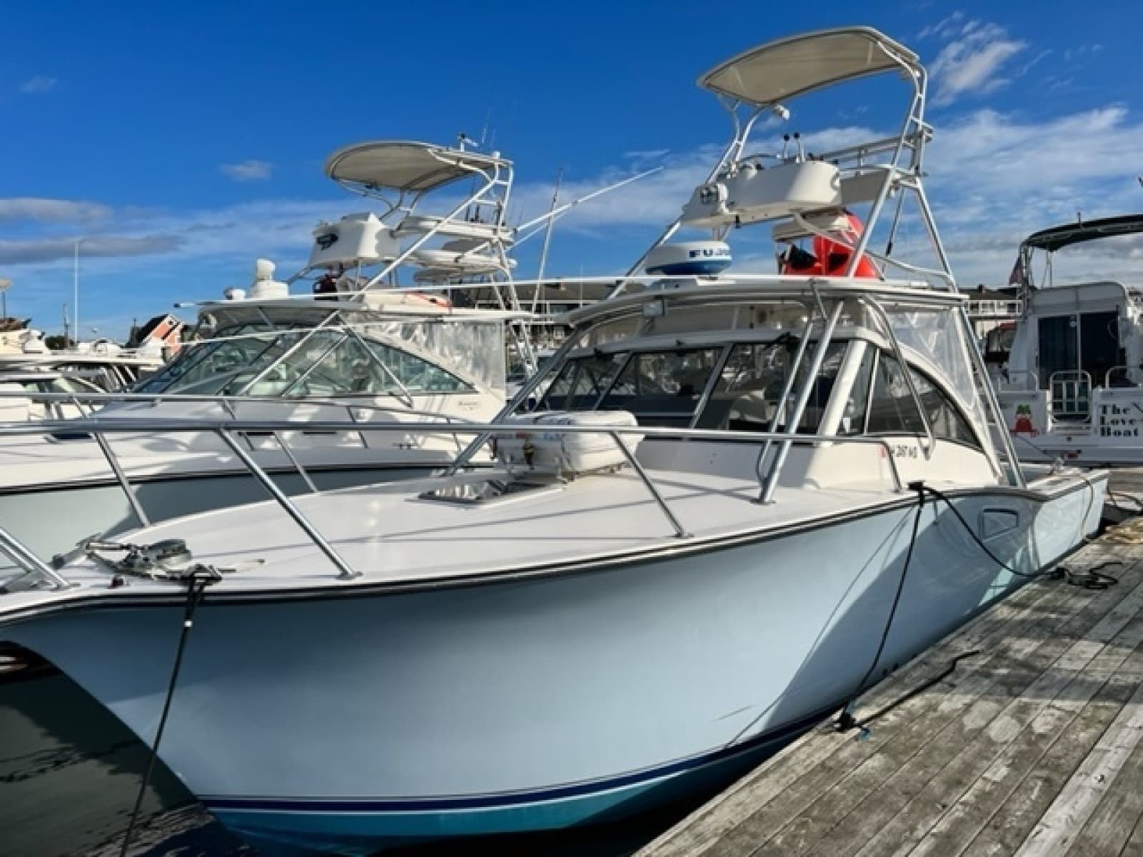 2000 Albemarle 305 Express Fisherman