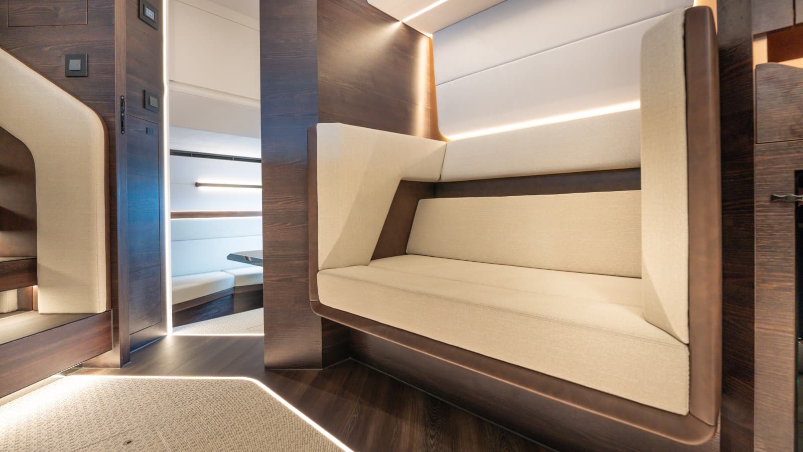 2026 Vanquish Yachts VQ70