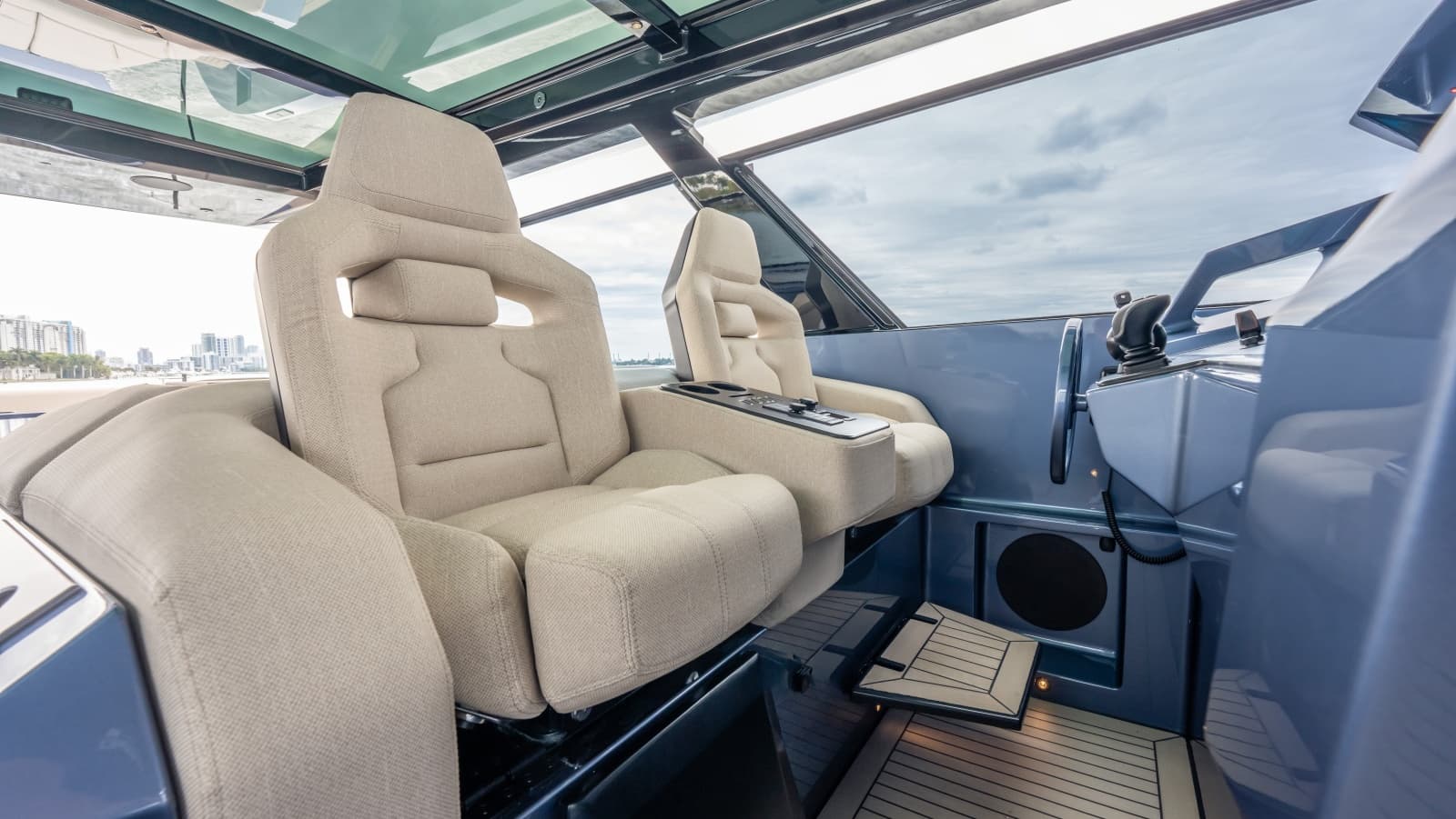 2026 Vanquish Yachts VQ70