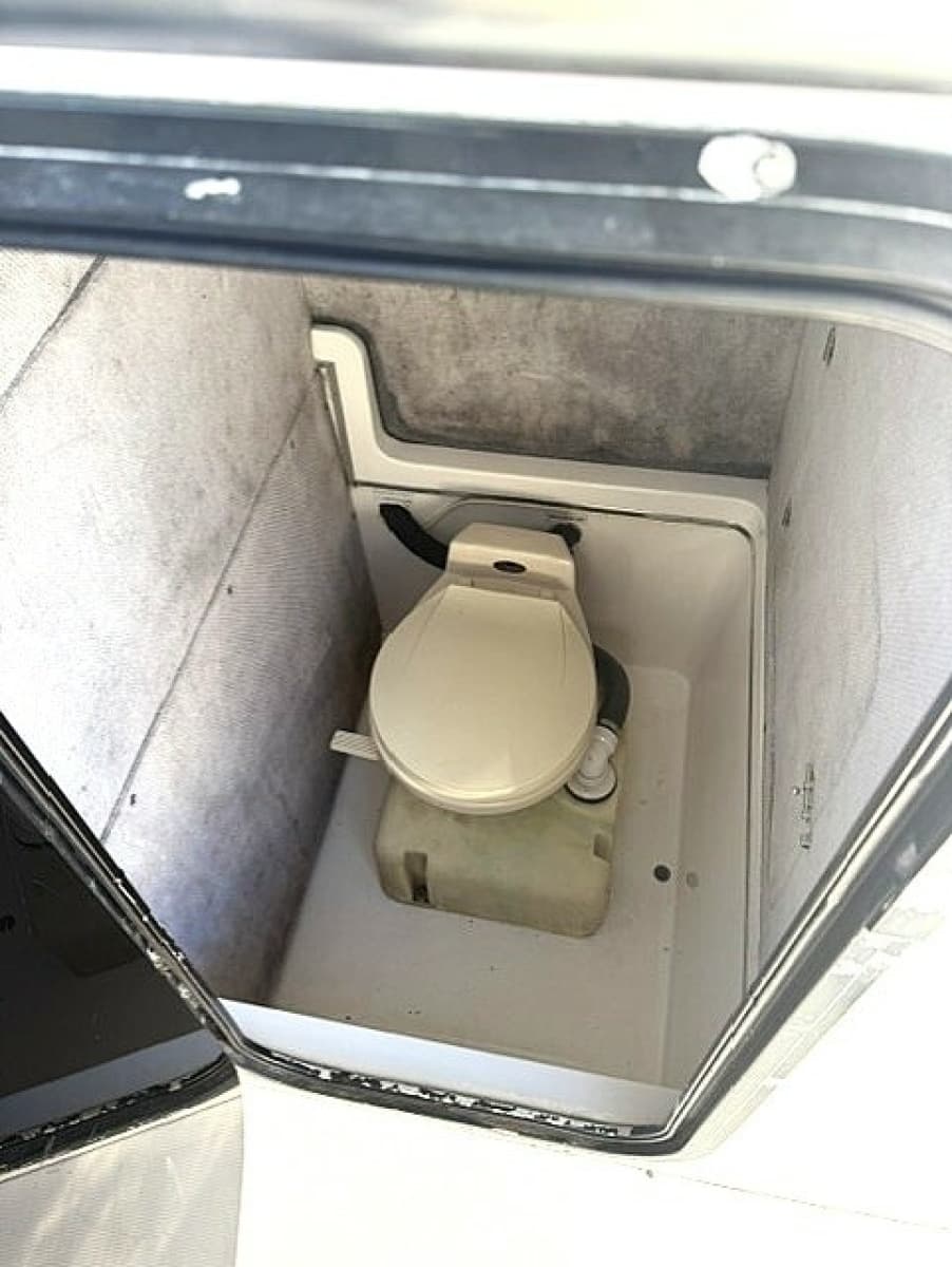 2000 Regulator Forward Seating