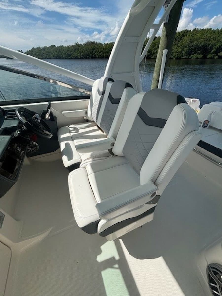2021 Chaparral 28 OSX