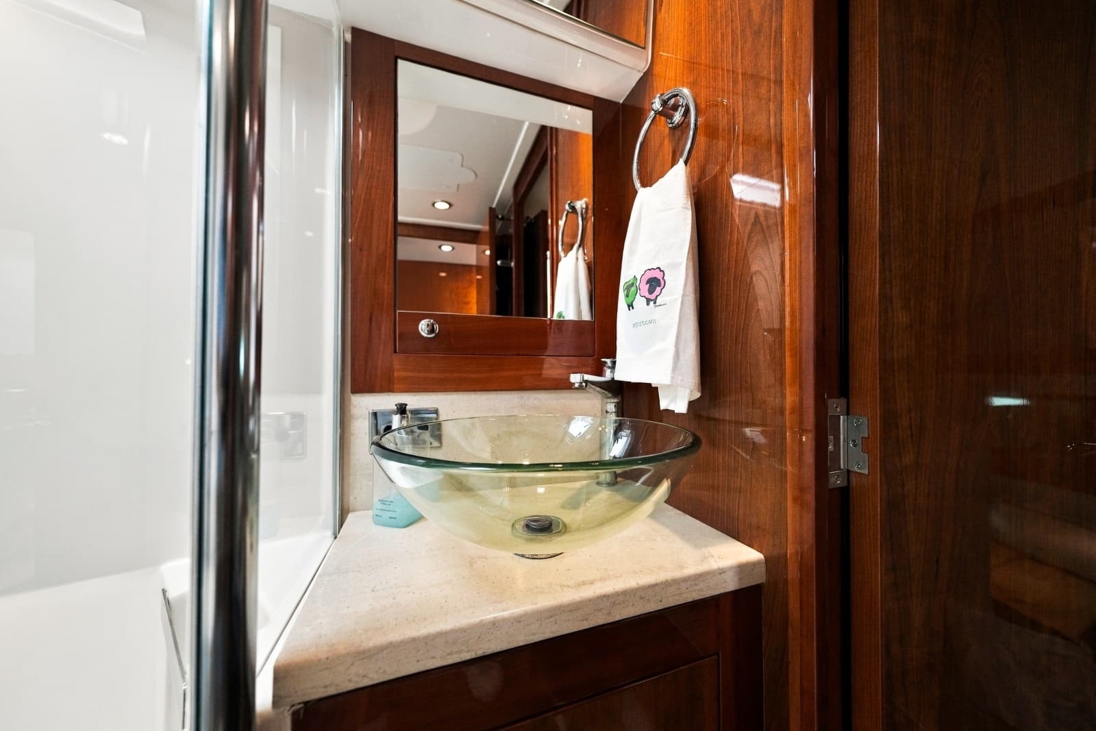 2015 Riviera 4400 Sport Yacht