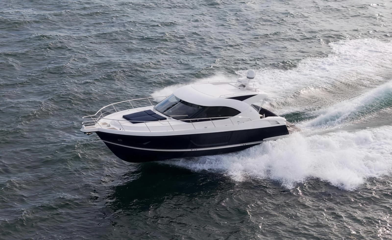 2015 Riviera 4400 Sport Yacht