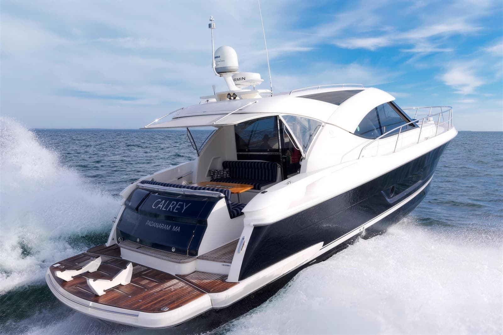 2015 Riviera 4400 Sport Yacht