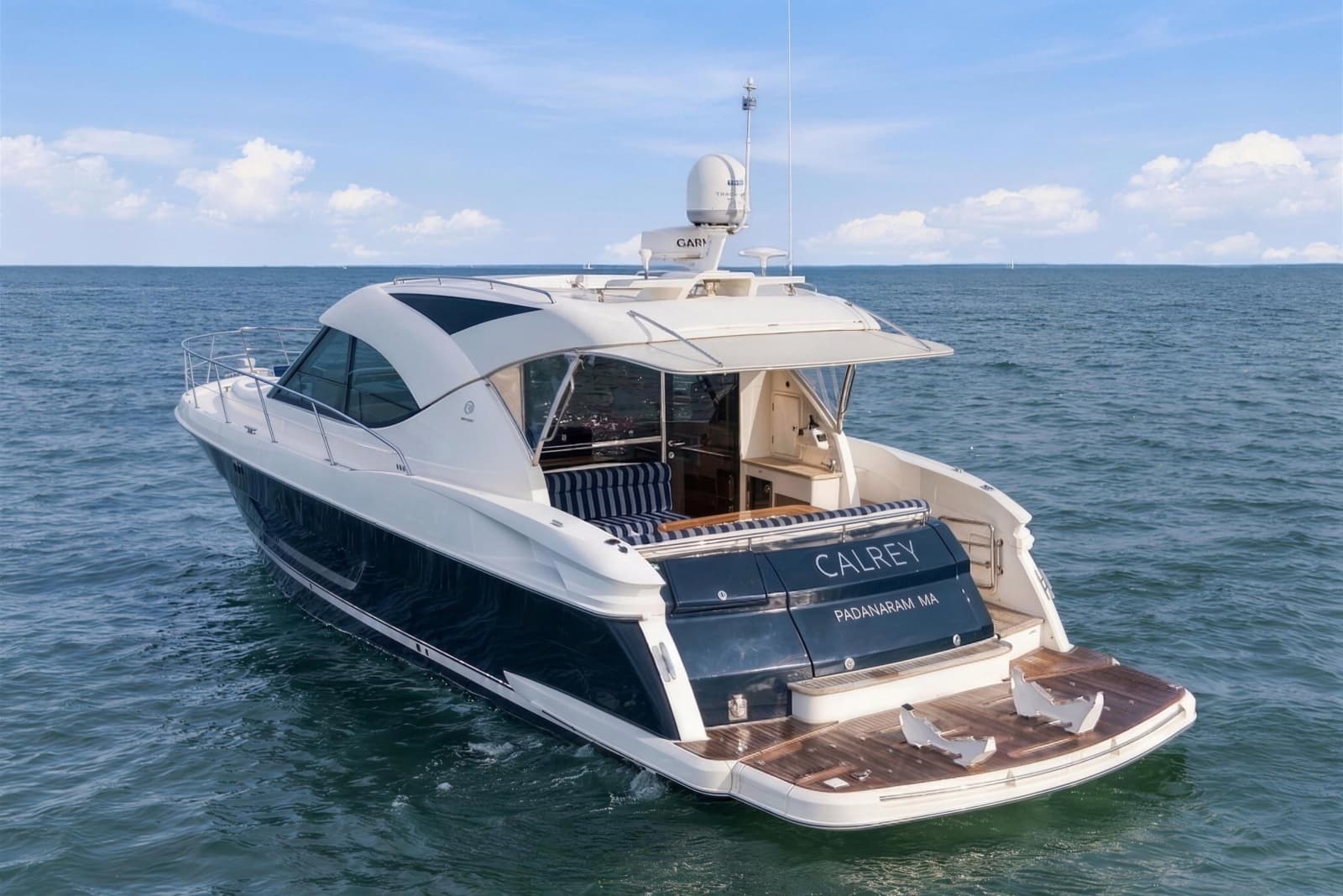 2015 Riviera 4400 Sport Yacht