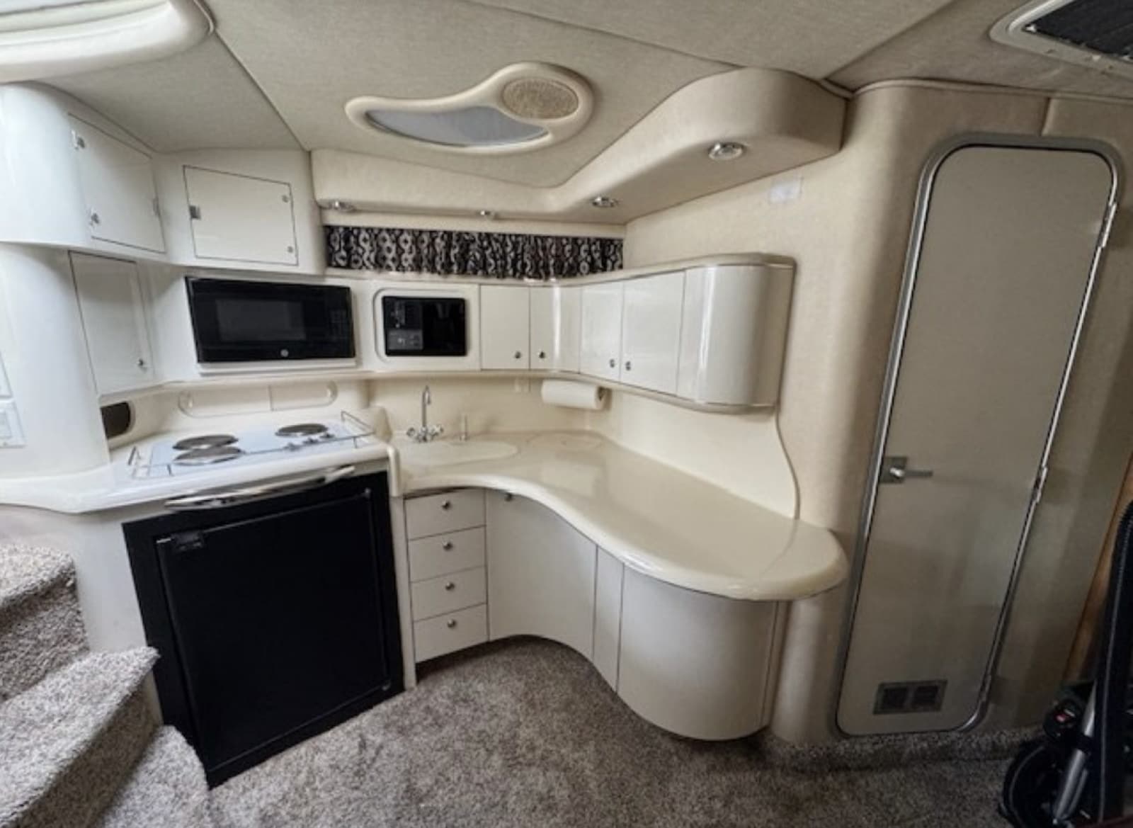 1995 Sea Ray 370 Sundancer