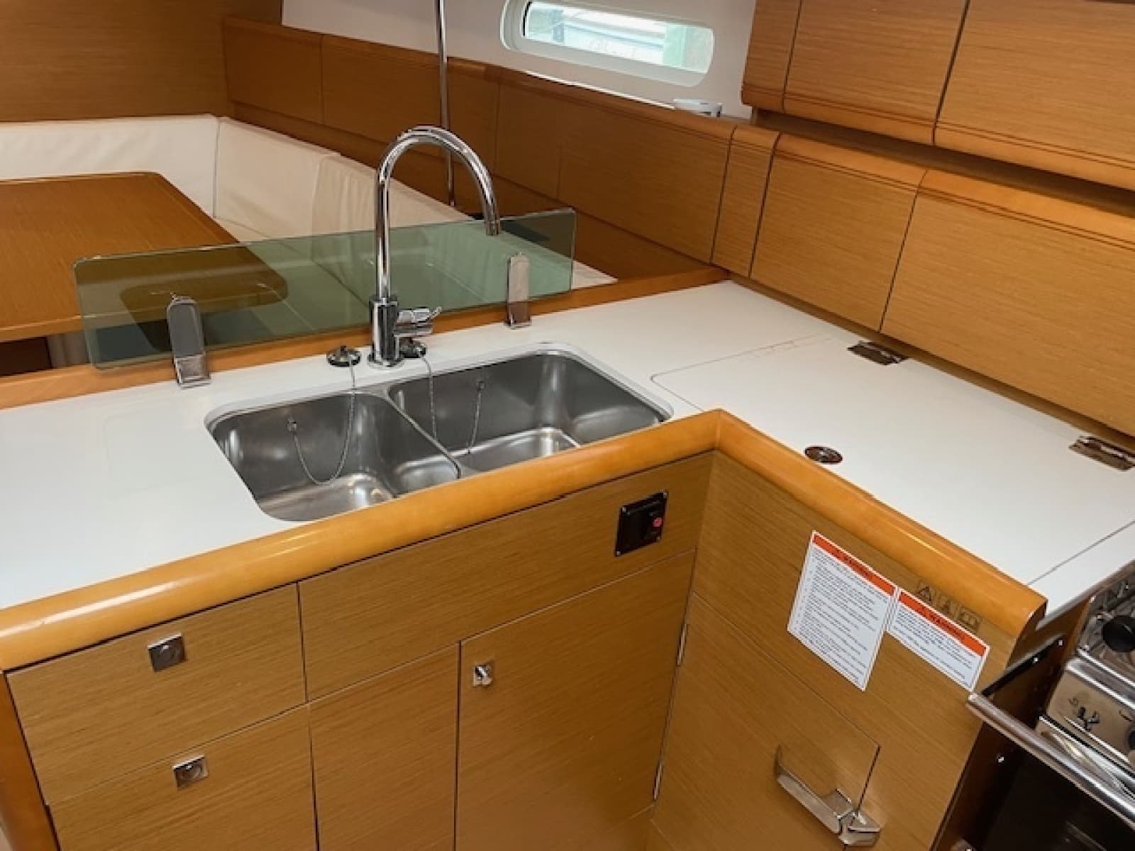 2017 Jeanneau 389
