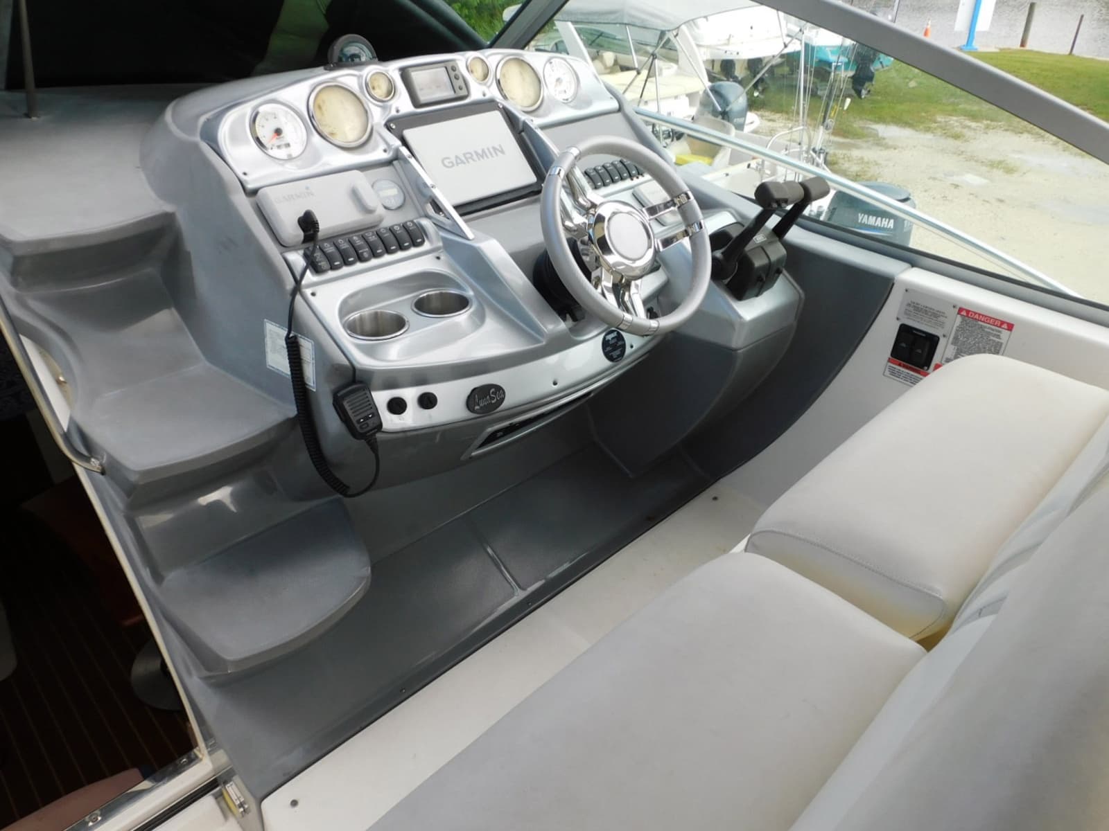 2007 Monterey 330 Sport Yacht