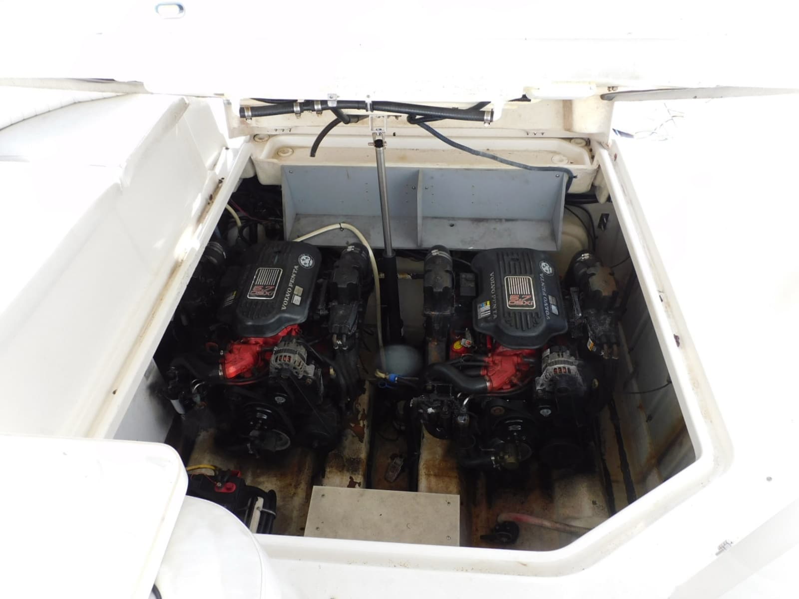 2007 Monterey 330 Sport Yacht