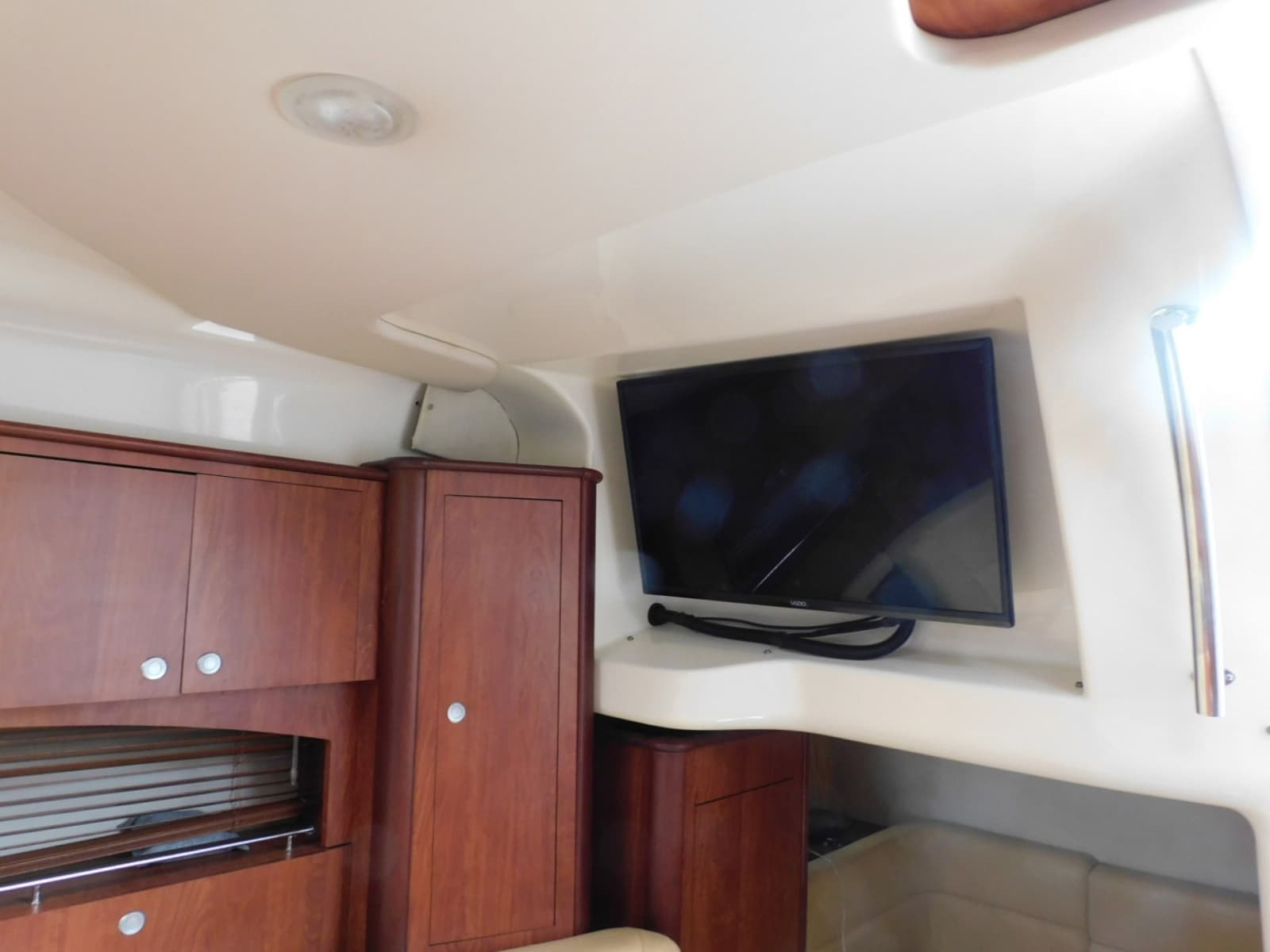 2007 Monterey 330 Sport Yacht