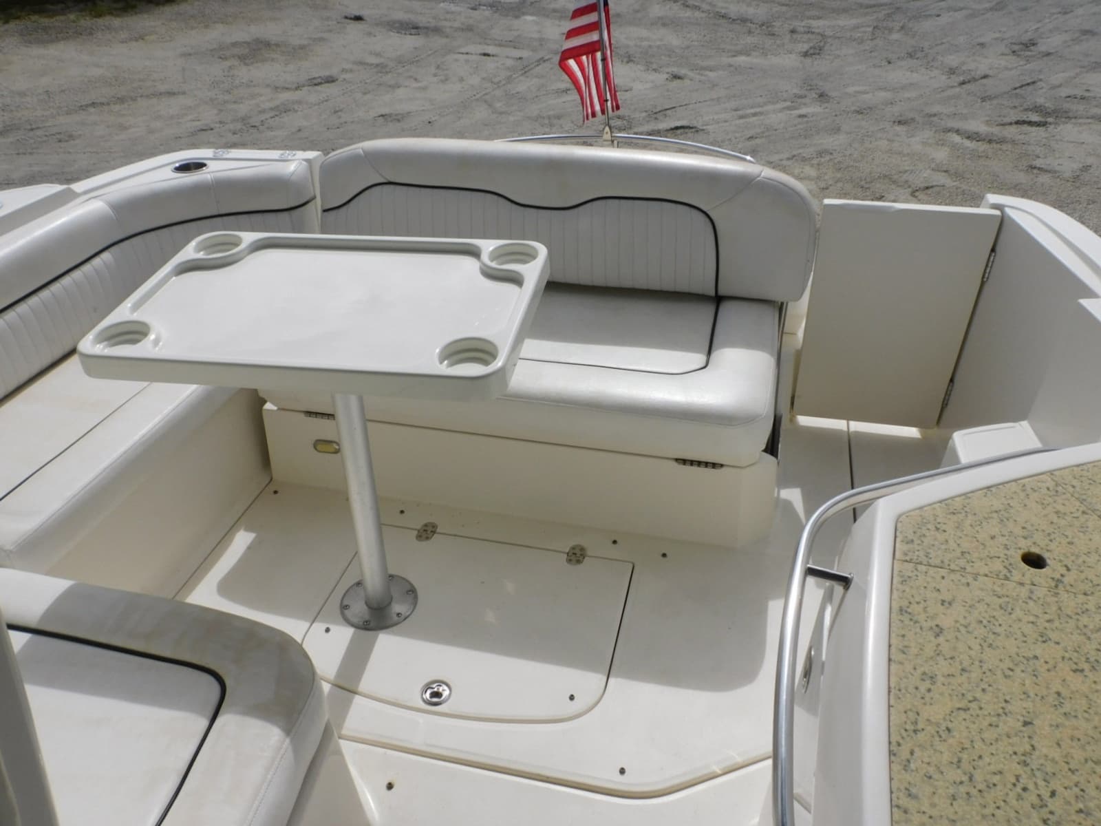 2007 Monterey 330 Sport Yacht