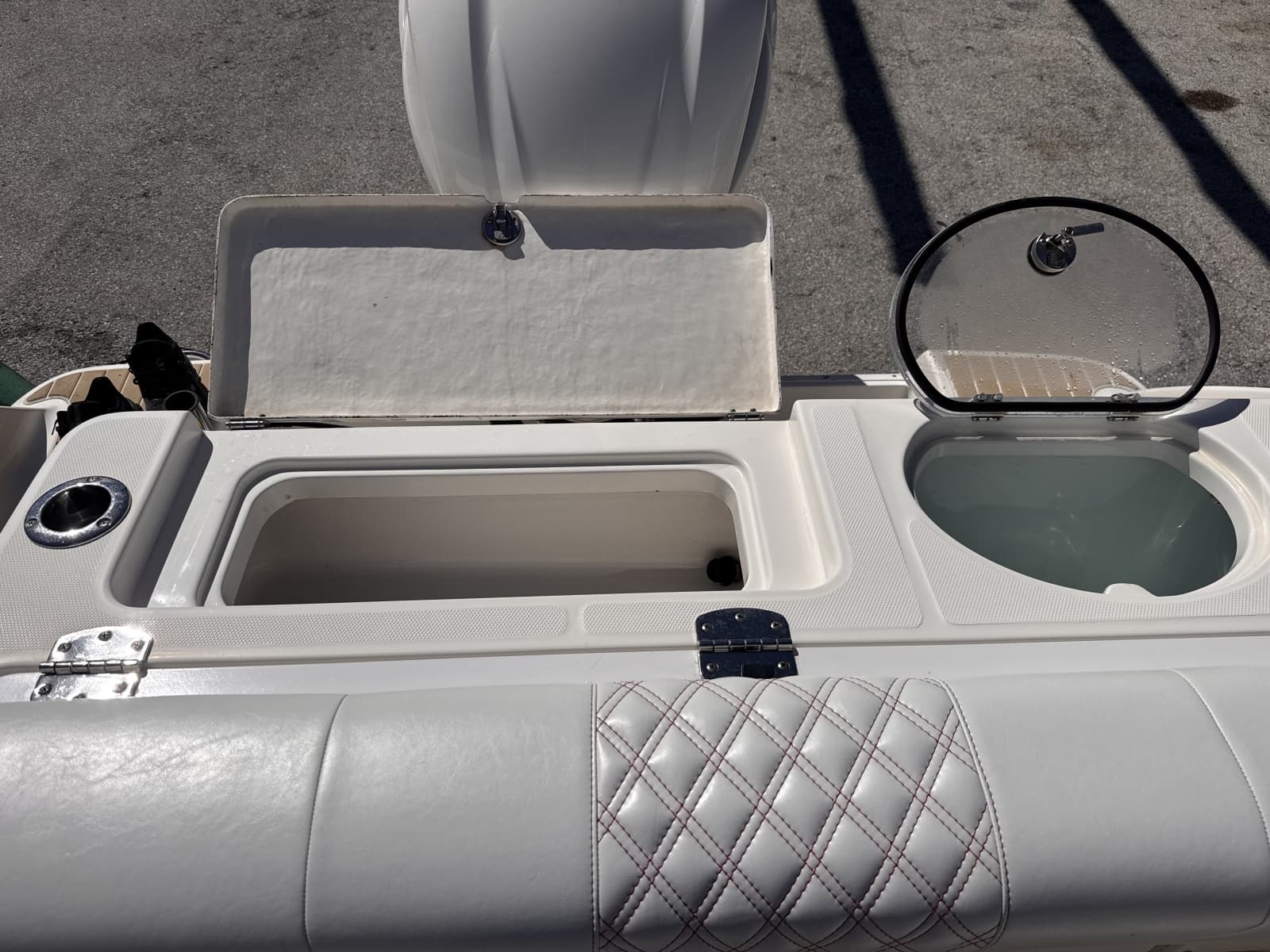 2017 Robalo R242