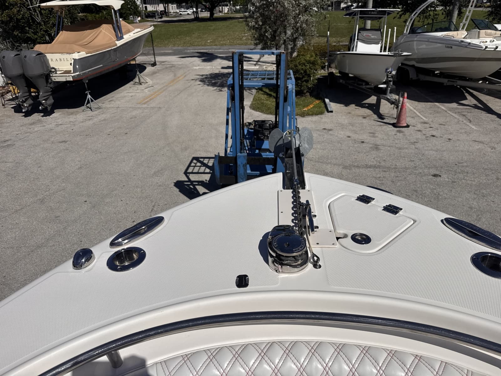 2017 Robalo R242