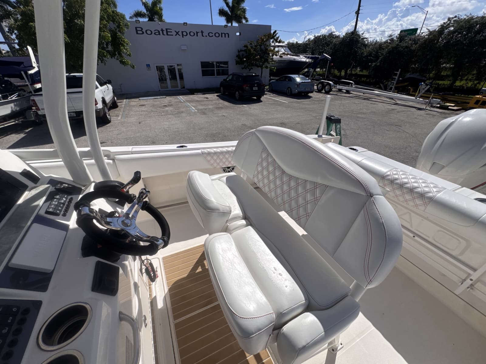 2017 Robalo R242