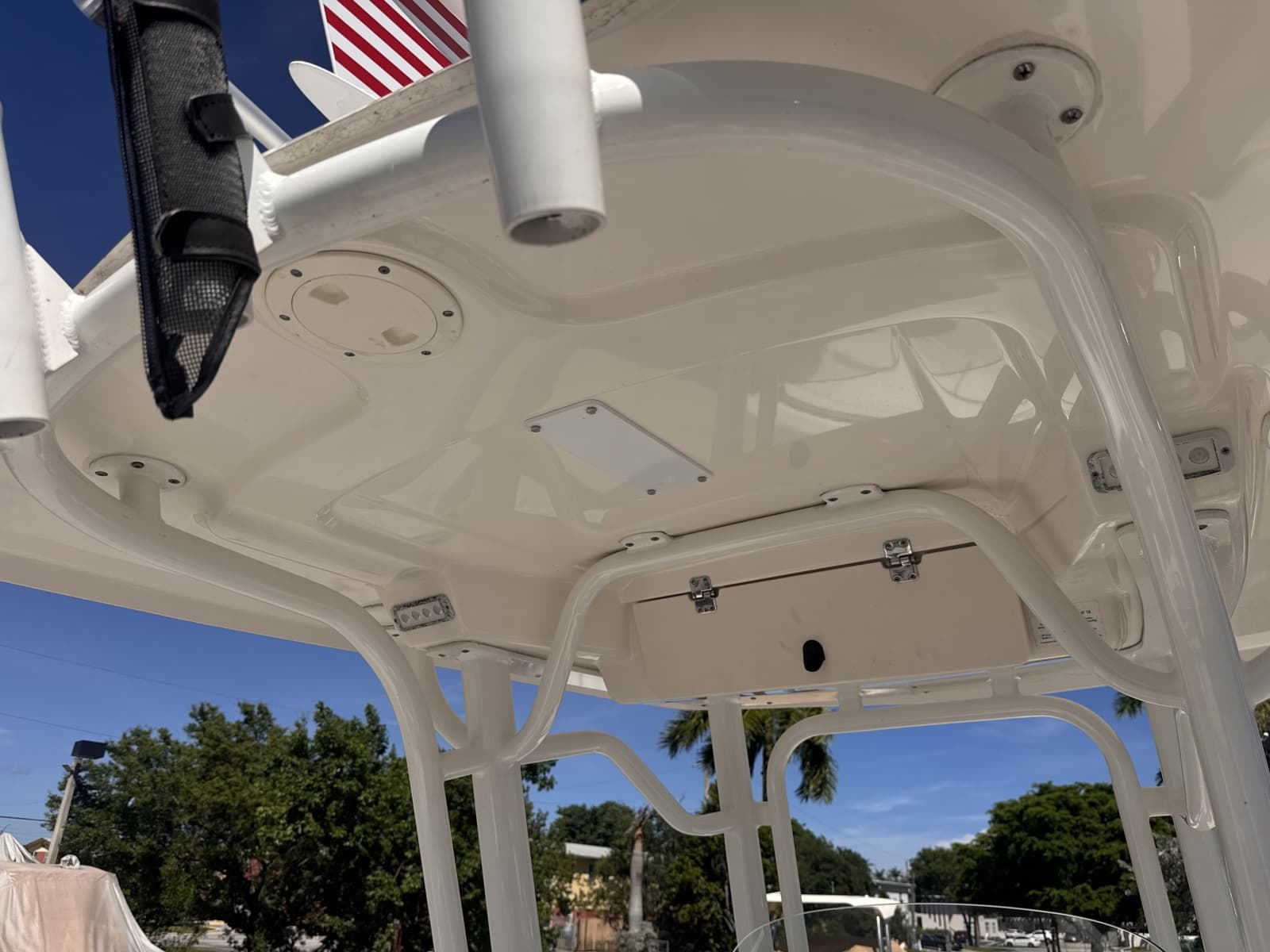 2017 Robalo R242