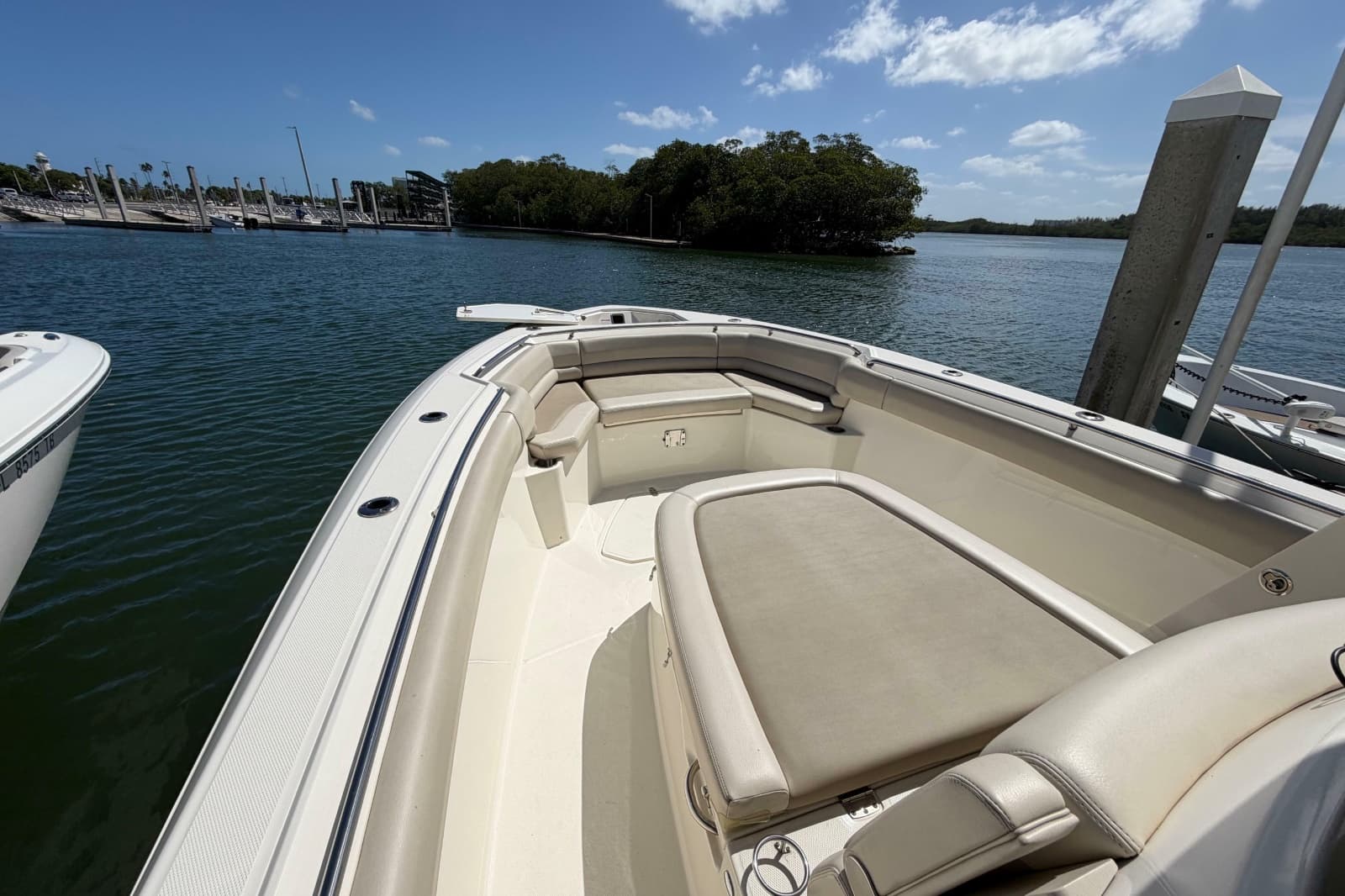 2019 Boston Whaler 330 Outrage