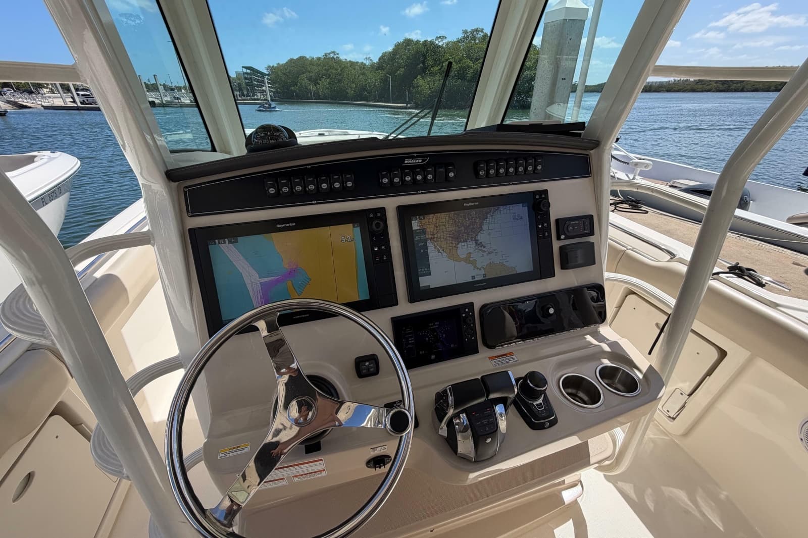 2019 Boston Whaler 330 Outrage