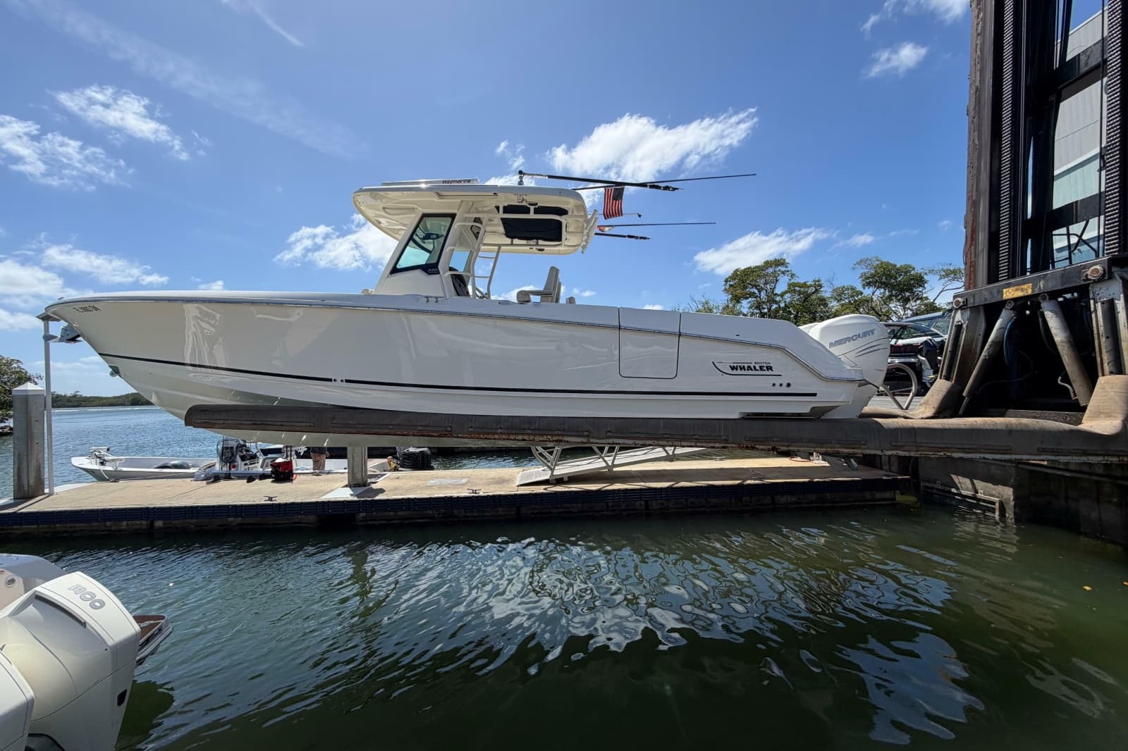 2019 Boston Whaler 330 Outrage