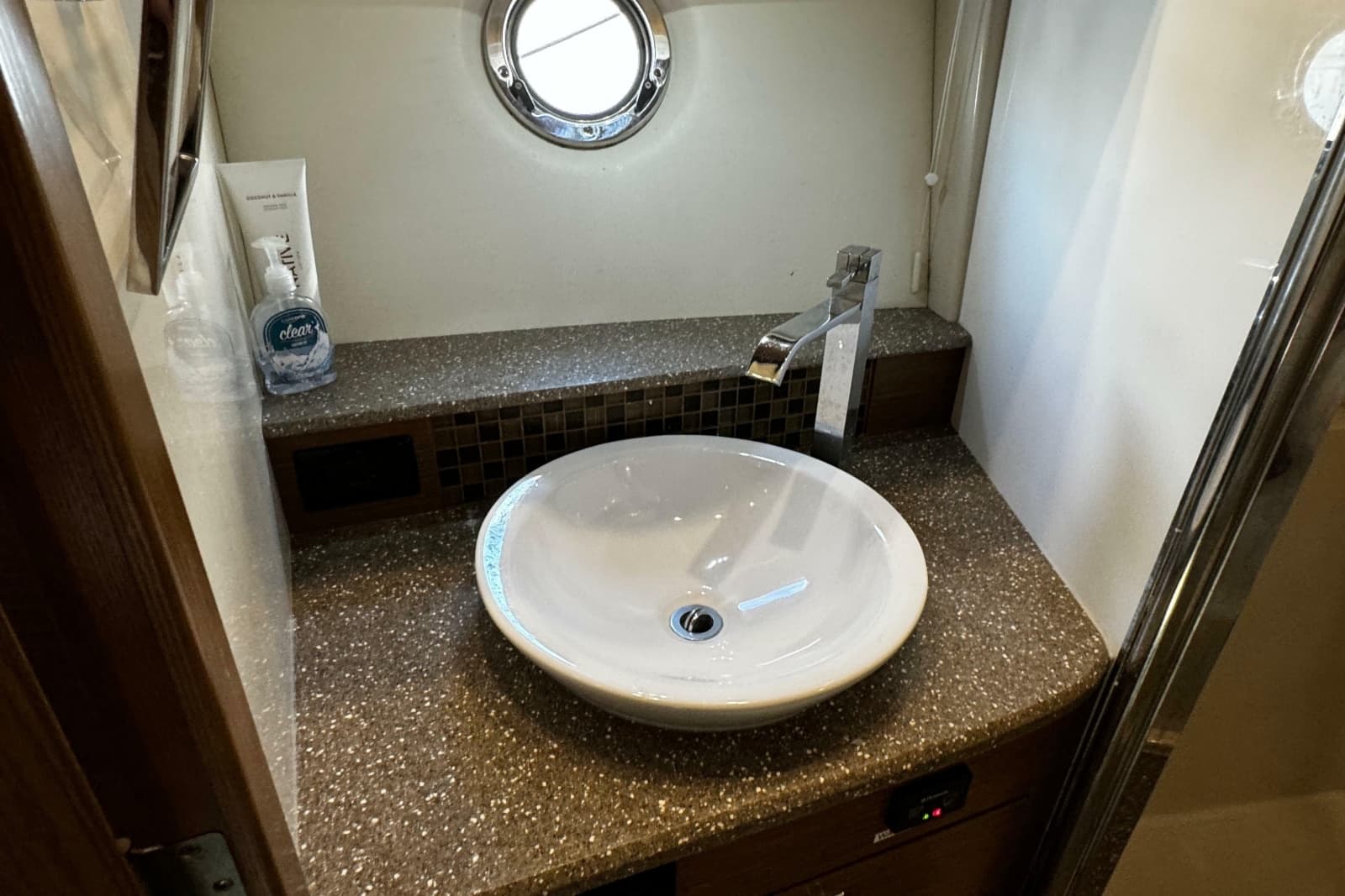 2014 Cruisers Yachts 45 Cantius