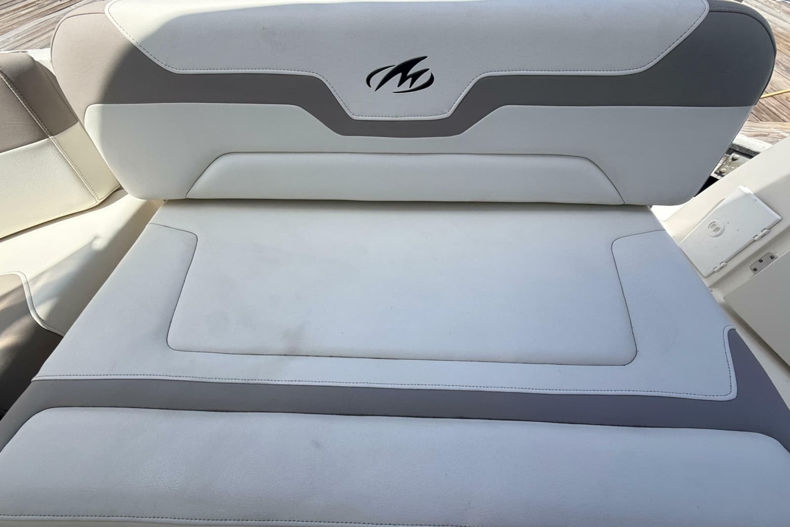 2011 Monterey 320 Sport Yacht