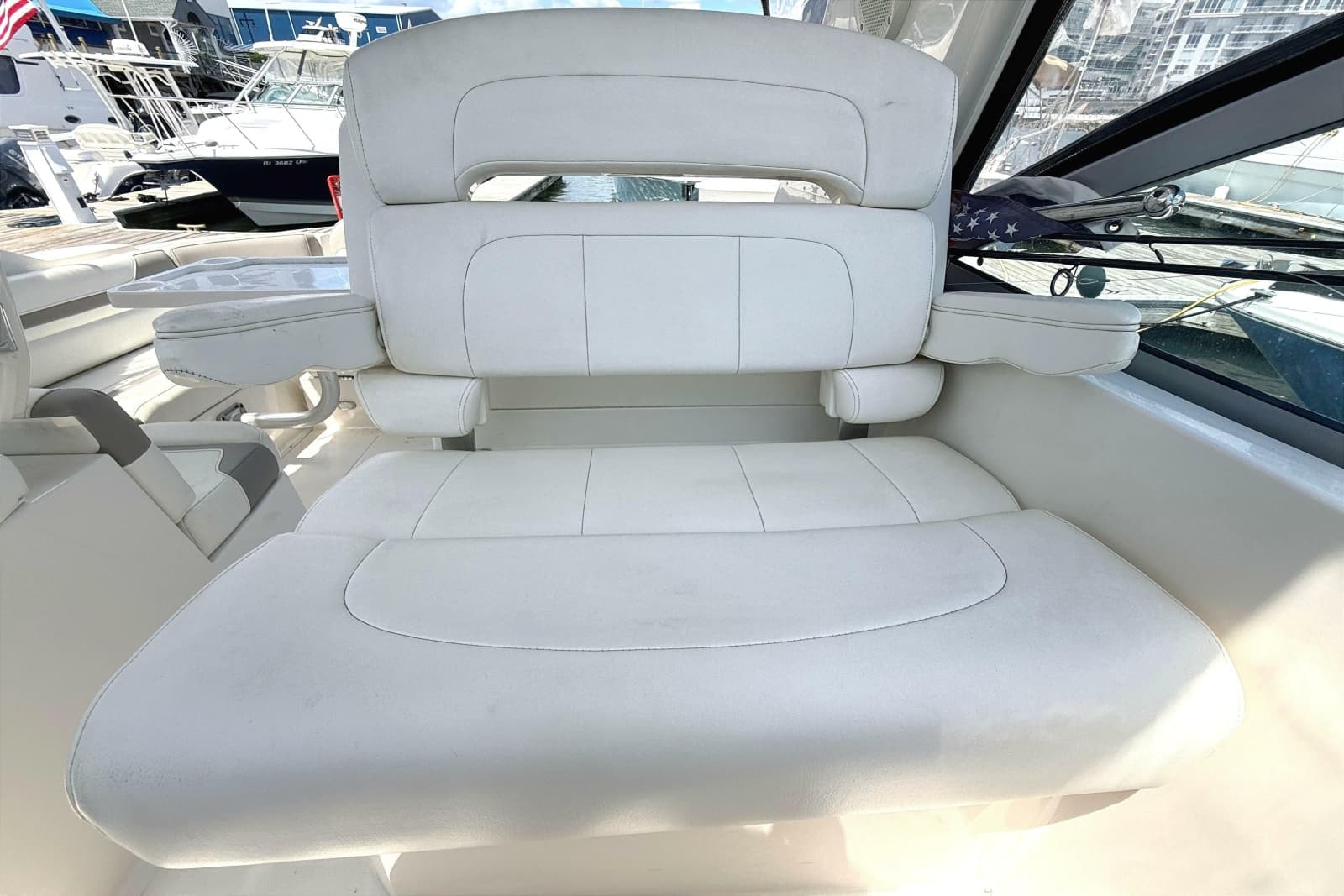 2011 Monterey 320 Sport Yacht