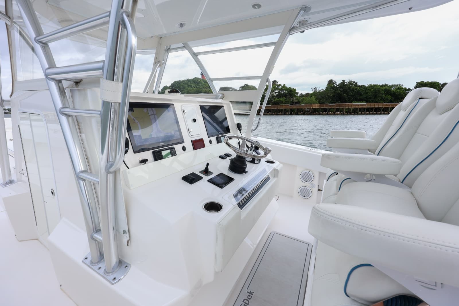 2018 Invincible 42