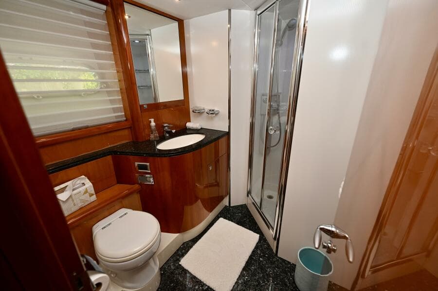 2005 Sunseeker Yacht