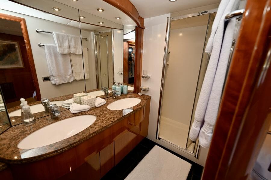 2005 Sunseeker Yacht