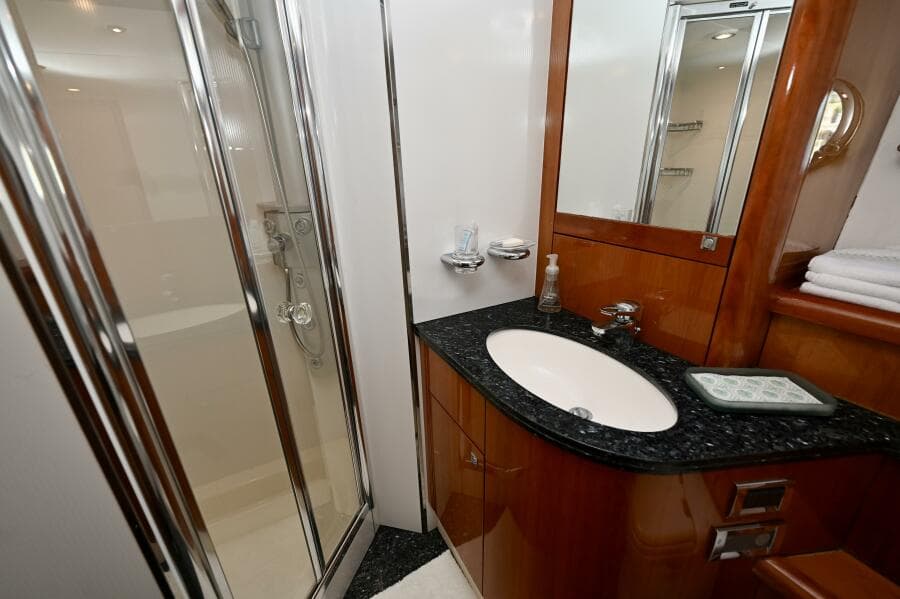 2005 Sunseeker Yacht