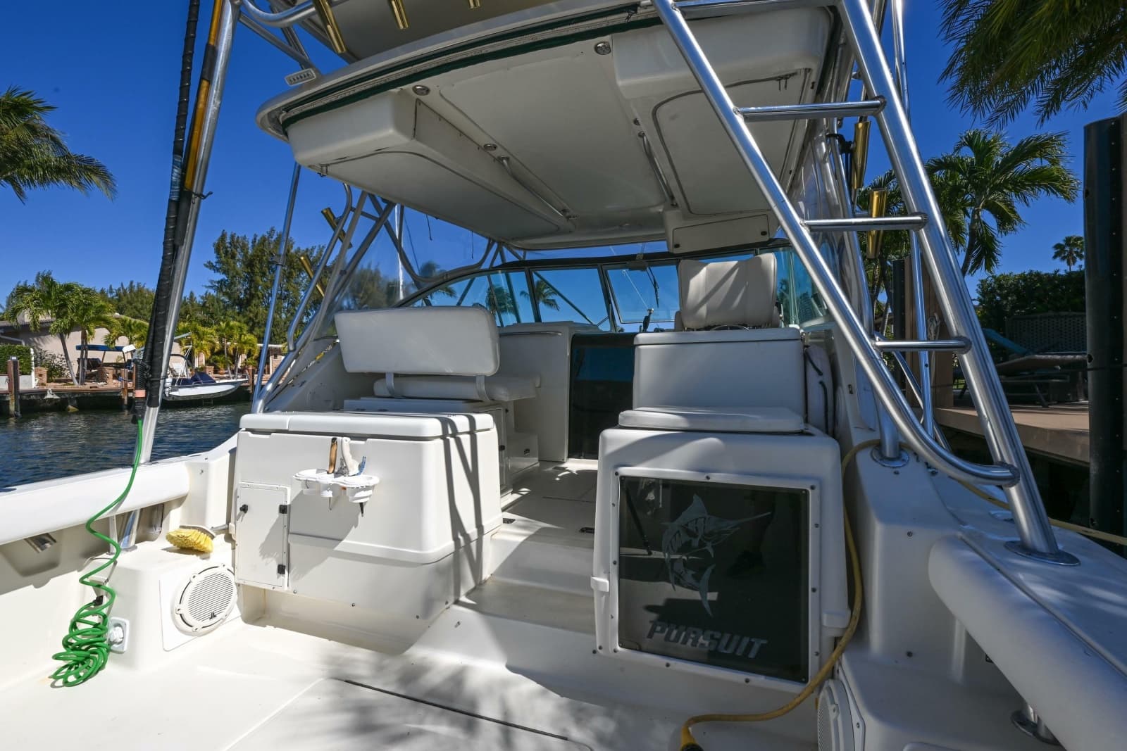 2000 Pursuit 3400 Express